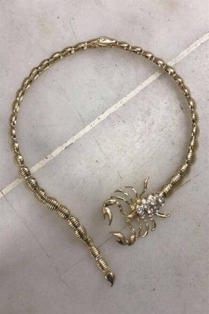 Akrep Diamond Necklace